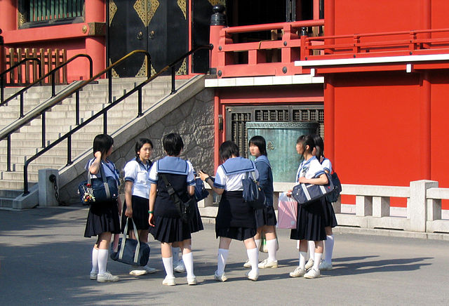 640px-Japanese_school_uniform_0868.jpg